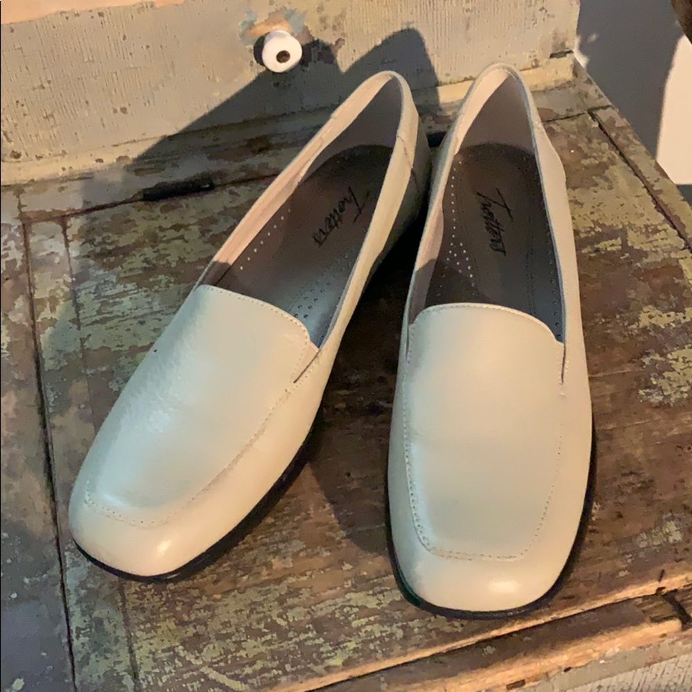 Trotters Shoes